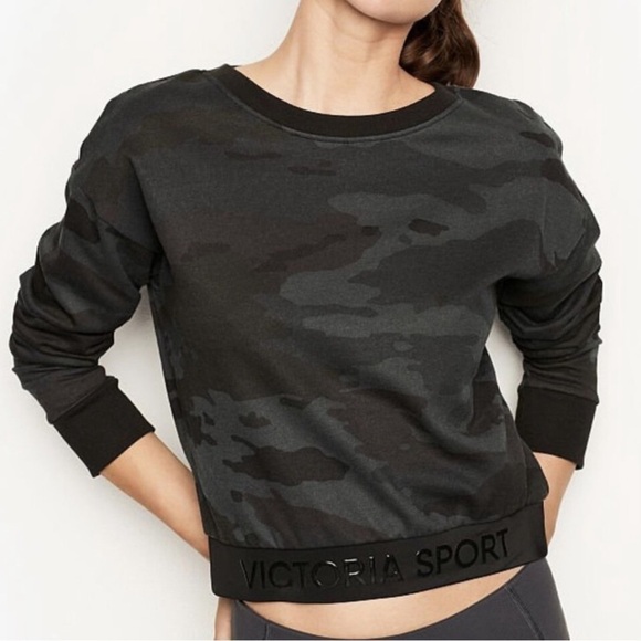 NWT Victoria’s Secret Women’s Camo Crop Crew Neck‎ Sweatshirt Blue Black XL - Picture 1 of 13